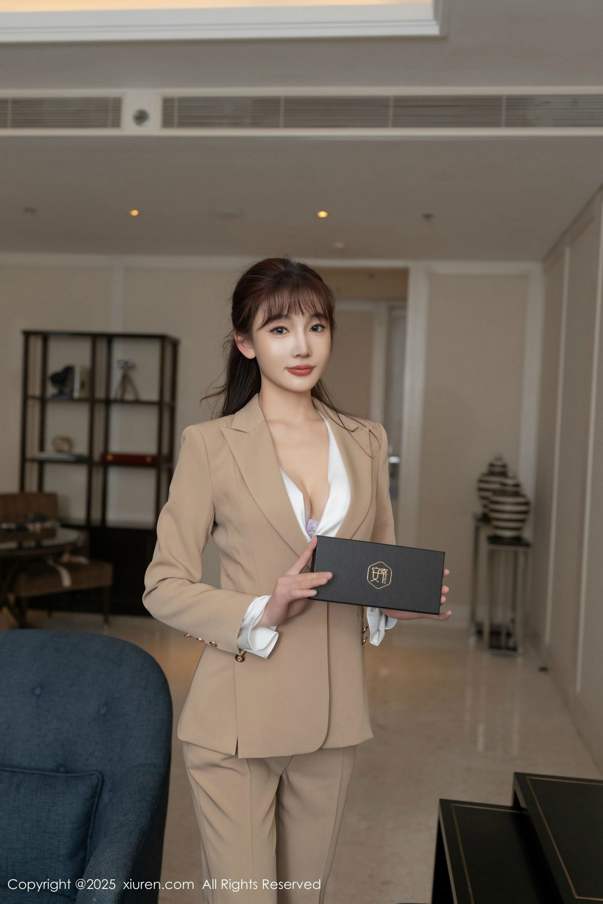 [XiuRen秀人网]第9881期陆萱萱写真 [80P]-002
