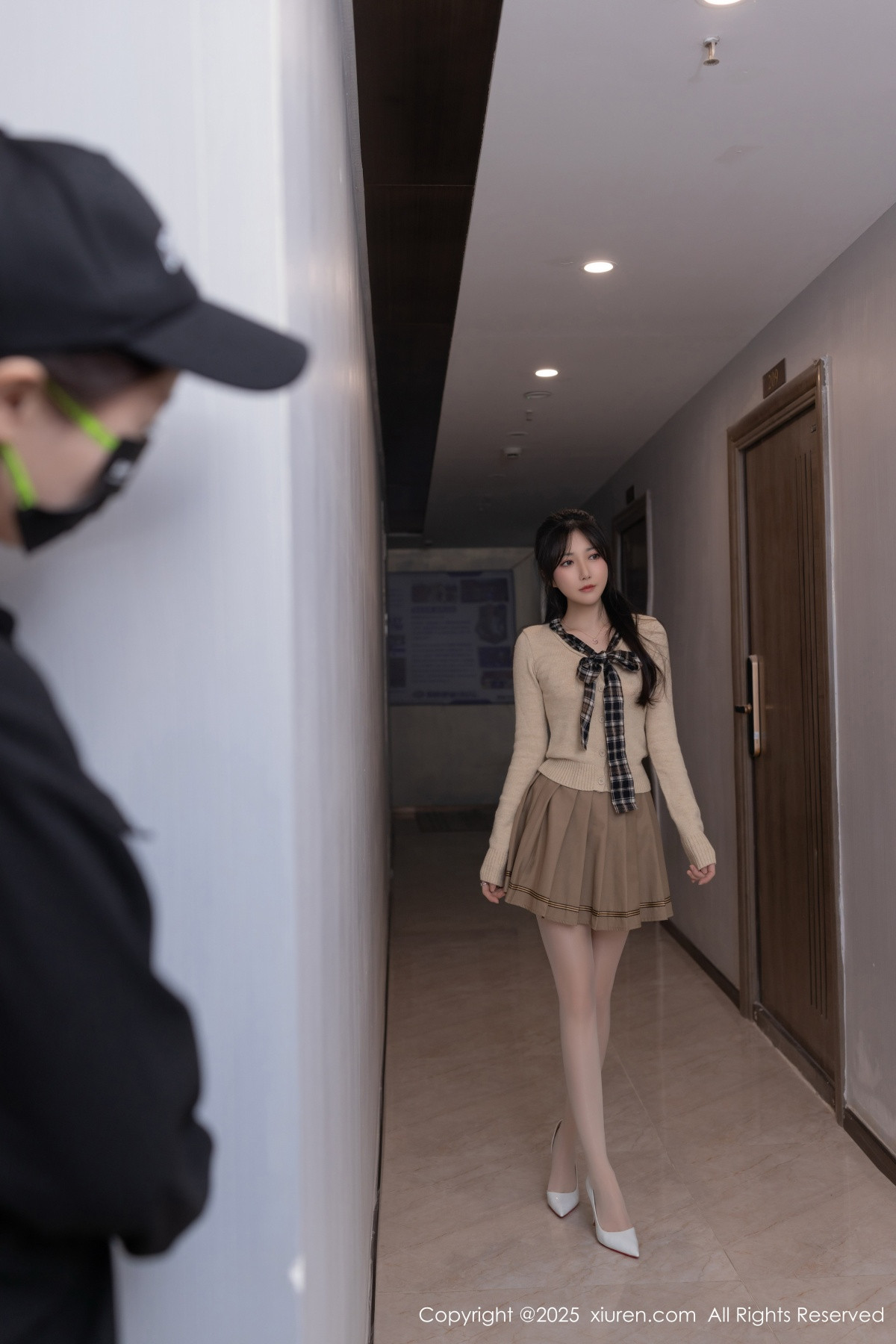 [XiuRen秀人网]第9988期鱼子酱写真 [82P]-001