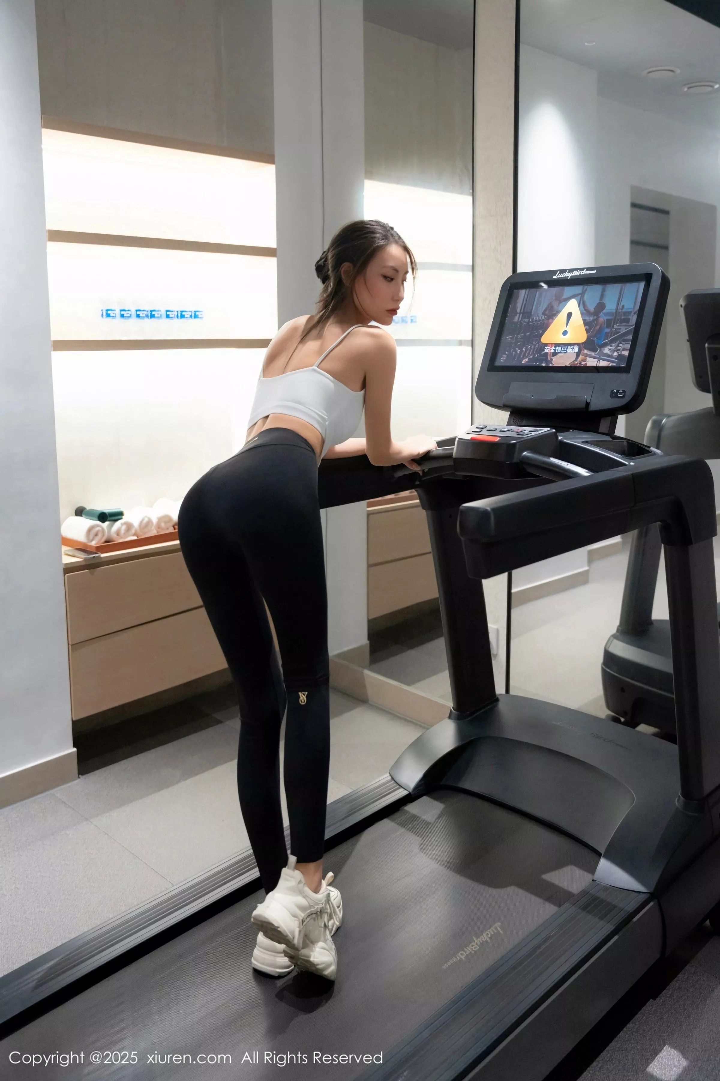 [XiuRen秀人网]第10239期Lingyu69写真 [58P]-016