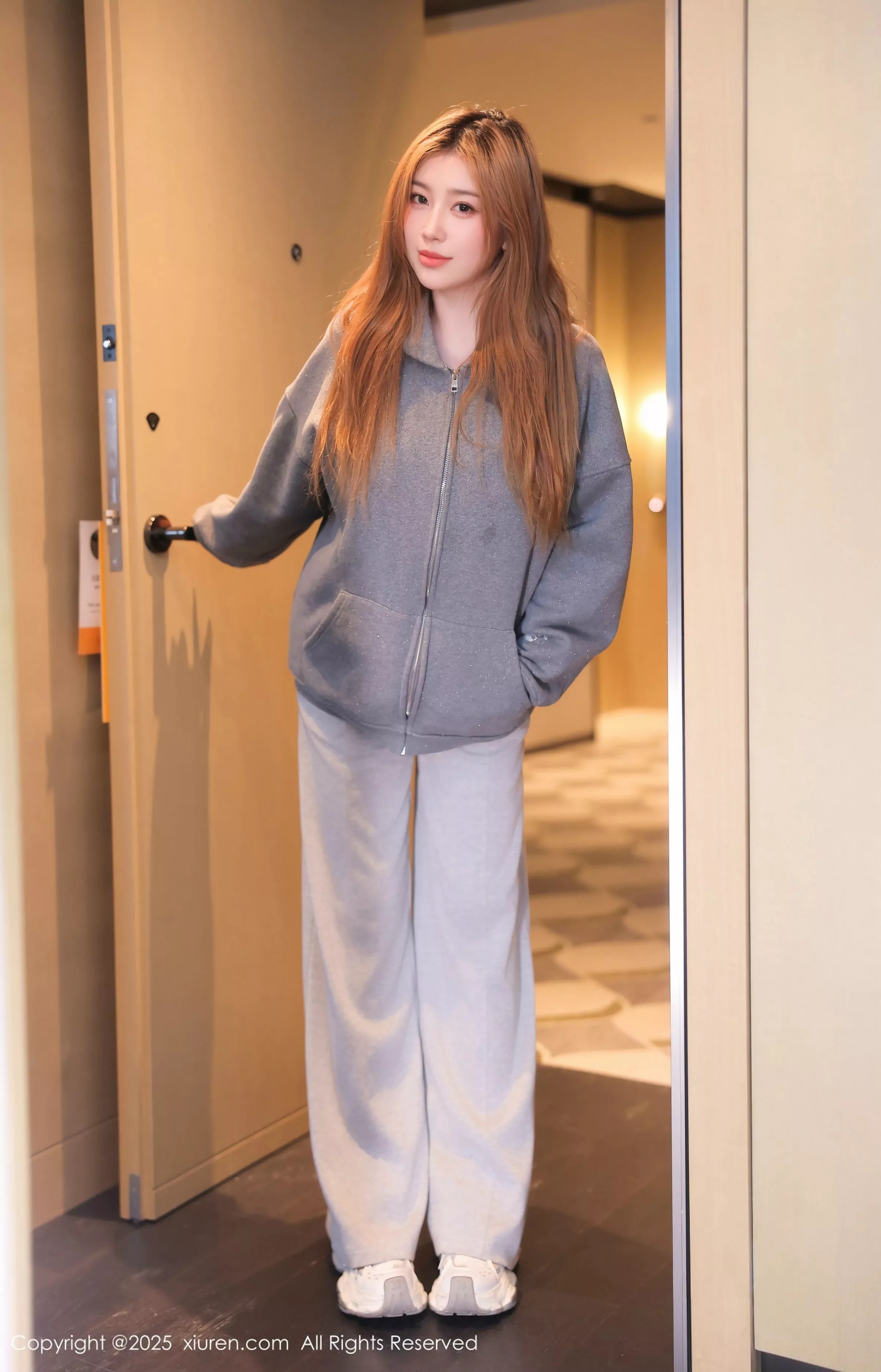 [XiuRen秀人网]第10253期麦当劳写真 [82P]-002