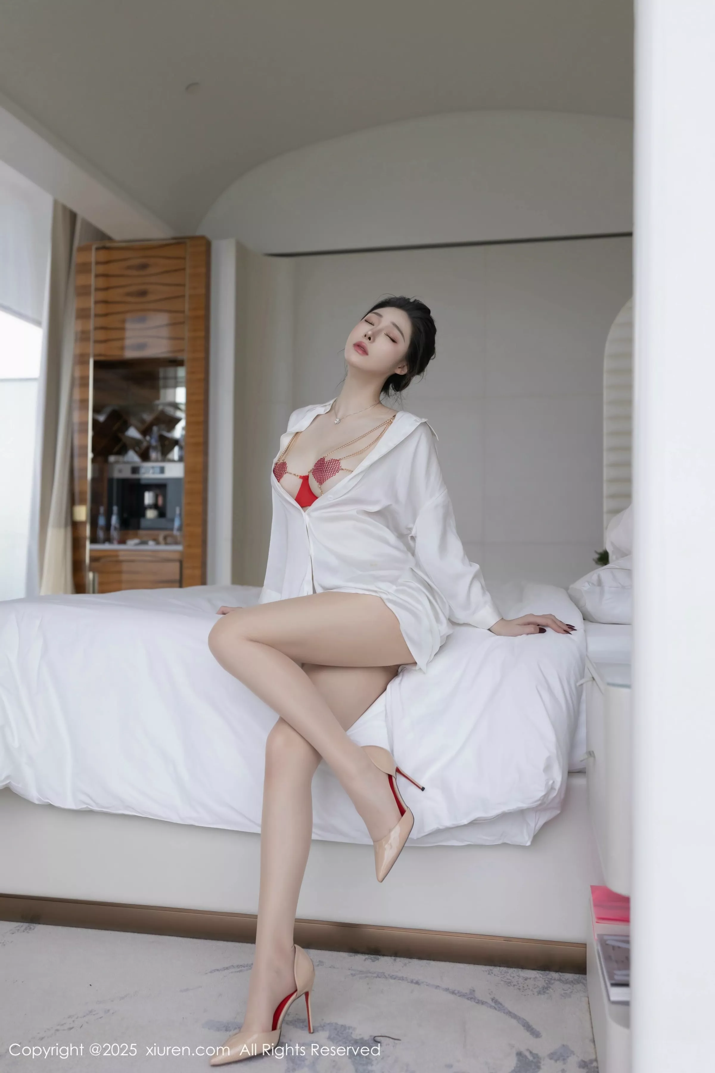 [XiuRen秀人网]第10411期小逗逗写真 [84P]-021