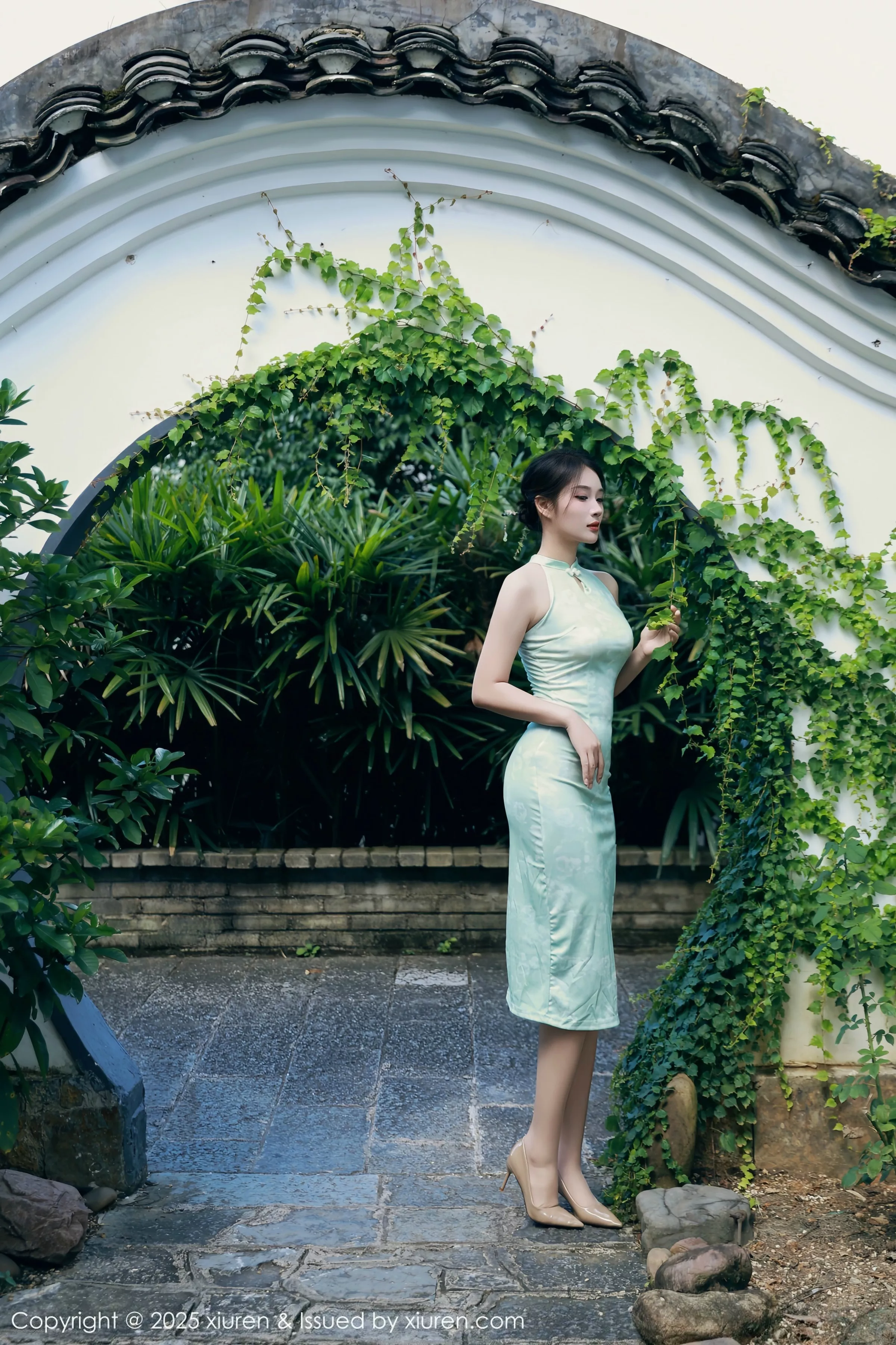 [XiuRen秀人网]第10538期南乔写真 [84P]-001