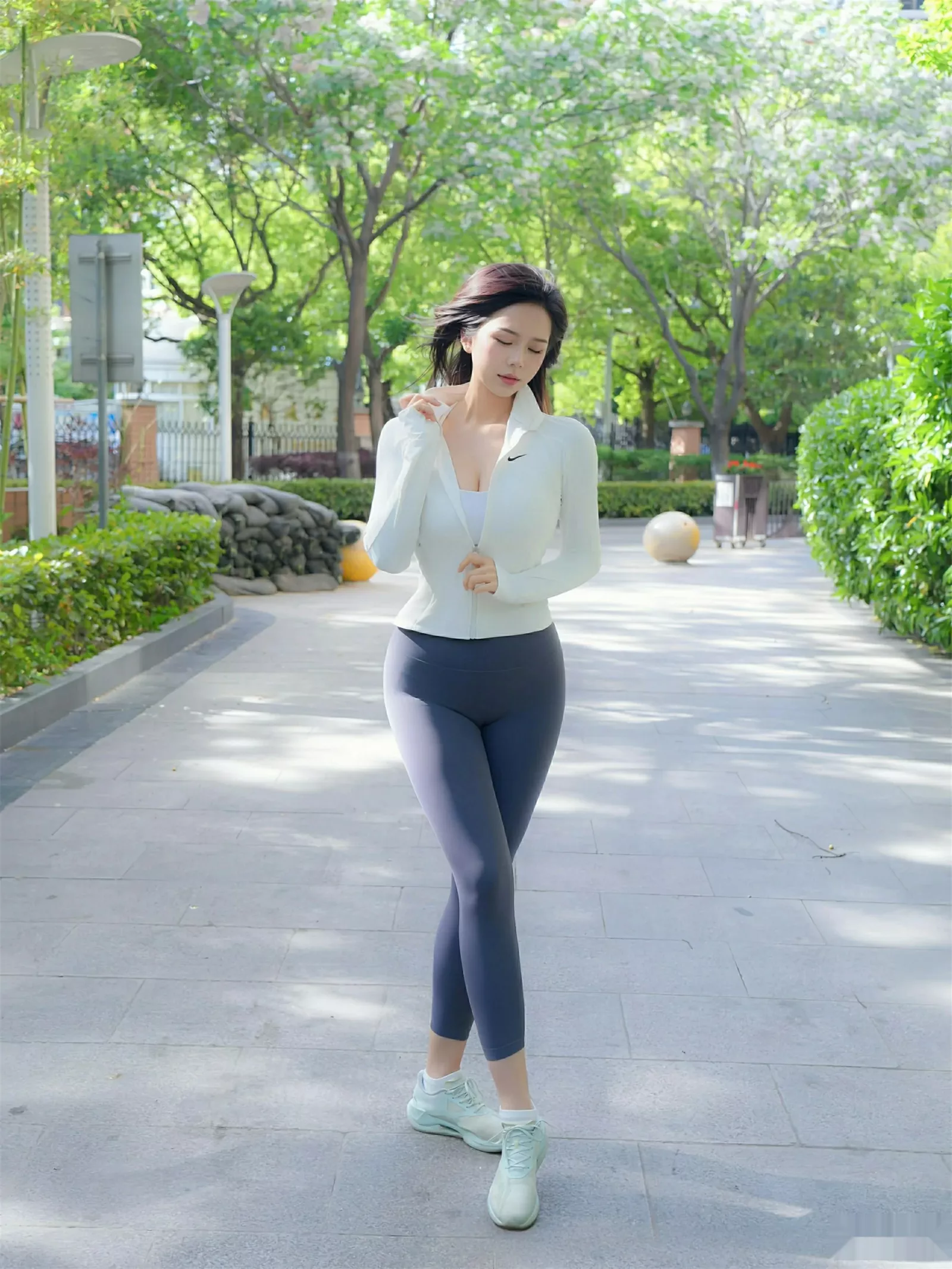 [XiuRen秀人网]第10595期玫瑰我爱你写真 [81P]-008