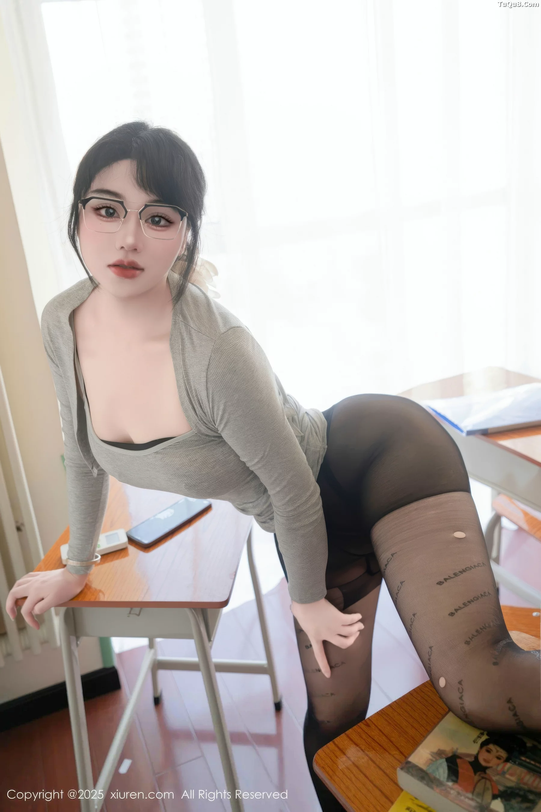[XiuRen秀人网]第10755期汐汐爱吃草莓写真 [58P]-021