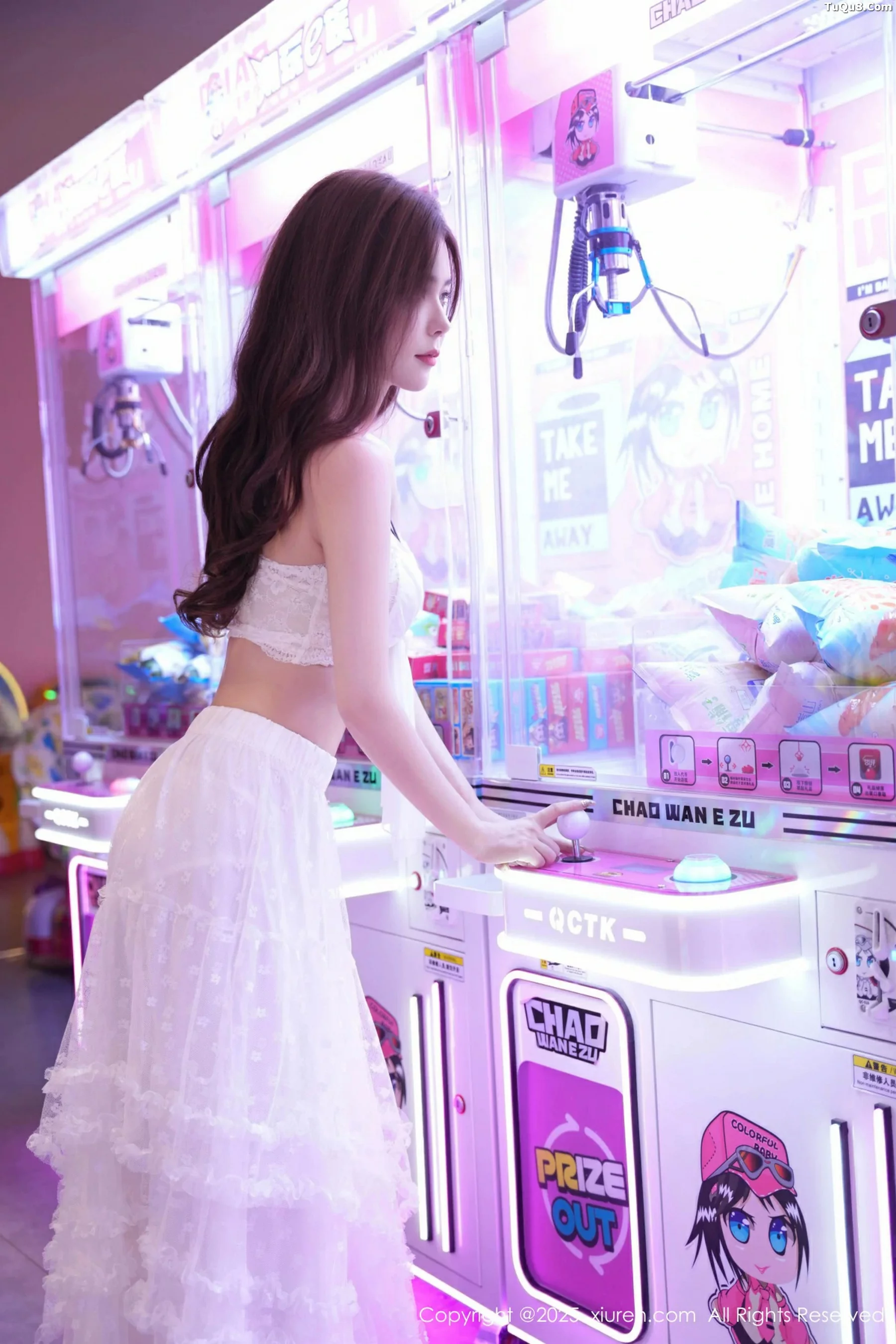 [XiuRen秀人网]第10791期拍黄瓜写真 [74P]-001
