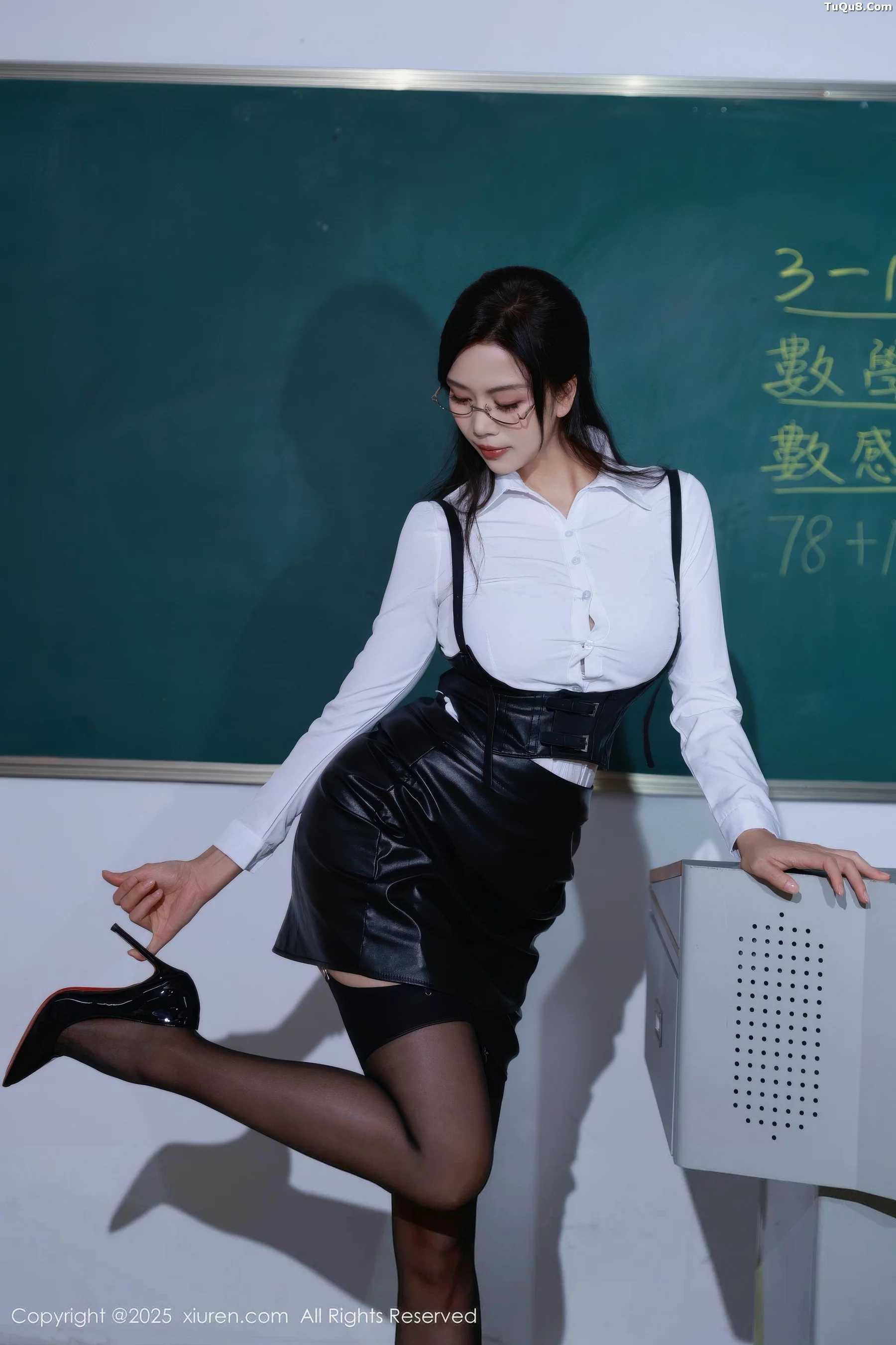 [XiuRen秀人网]第10846期玫瑰我爱你写真 [63P]-006