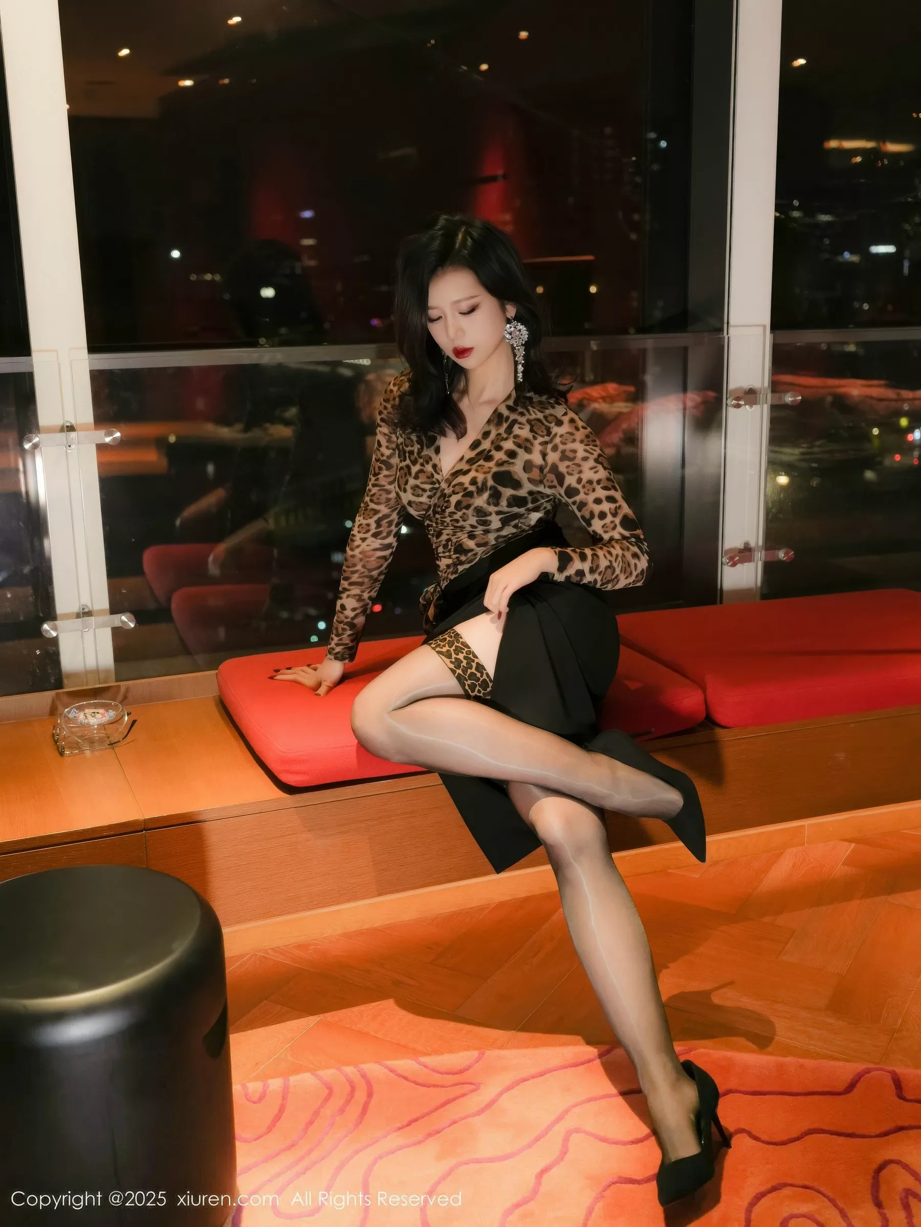 [XiuRen秀人网]第10901期玫瑰我爱你写真 [63P]-009