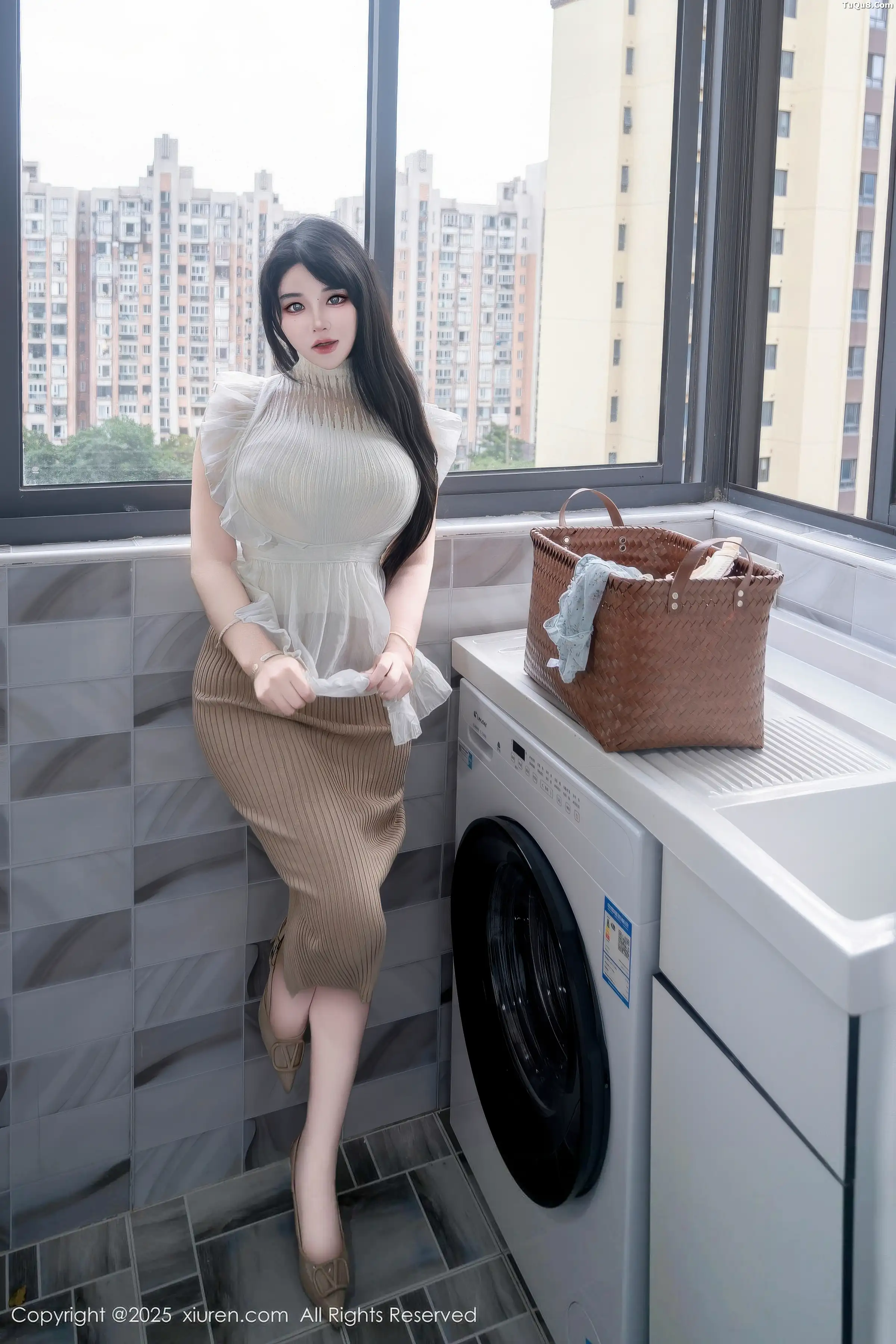 [XiuRen秀人网]第11010期汐汐爱吃草莓写真 [83P]-001