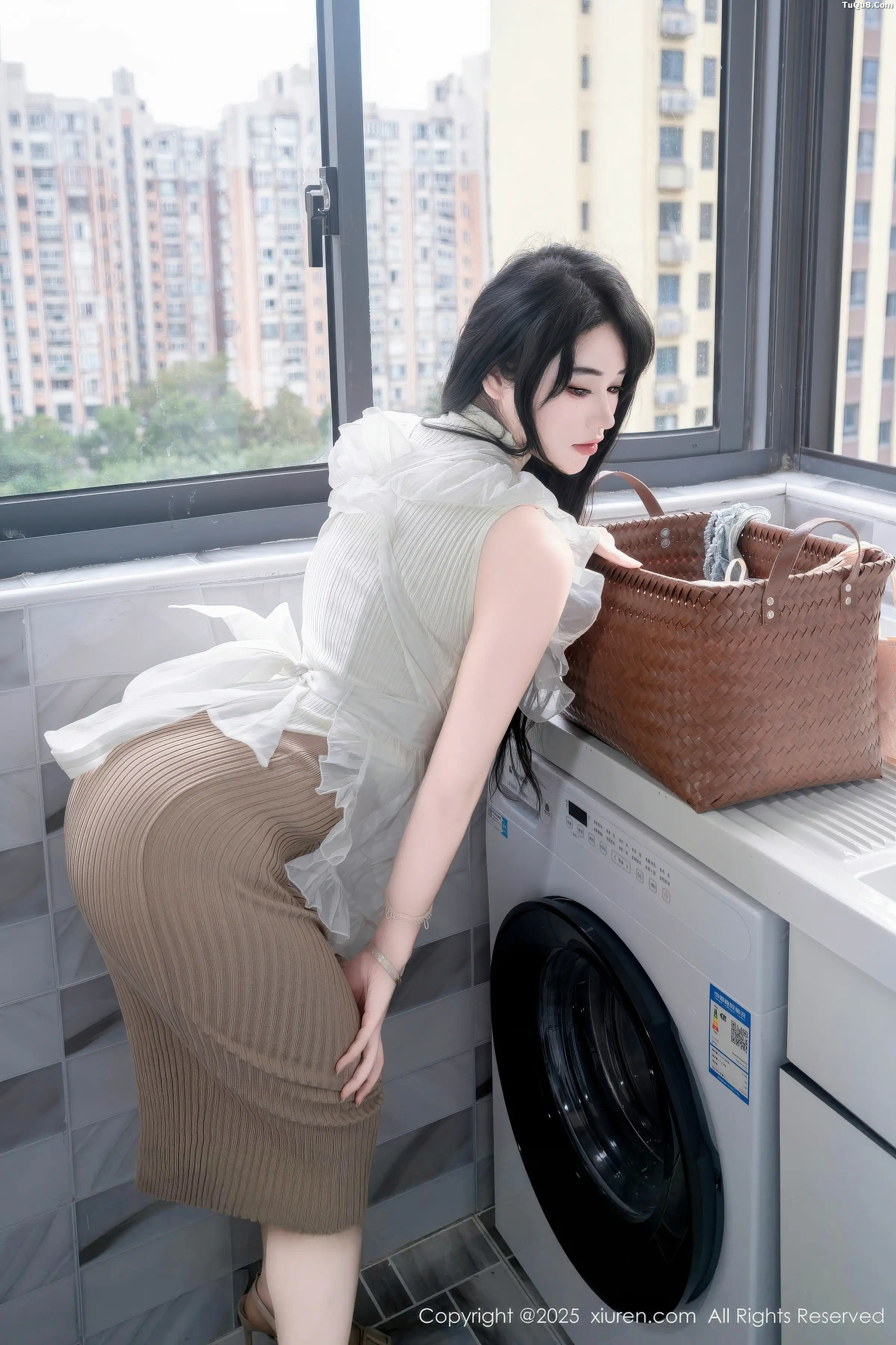 [XiuRen秀人网]第11010期汐汐爱吃草莓写真 [83P]-010